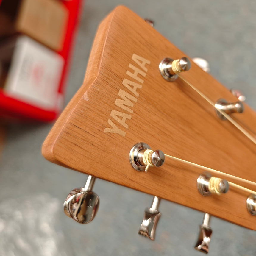 Yamaha JR-1 Westerngitarre (B-Ware) – Kompaktes Schülermodell & Reisegitarre inkl. Gigbag