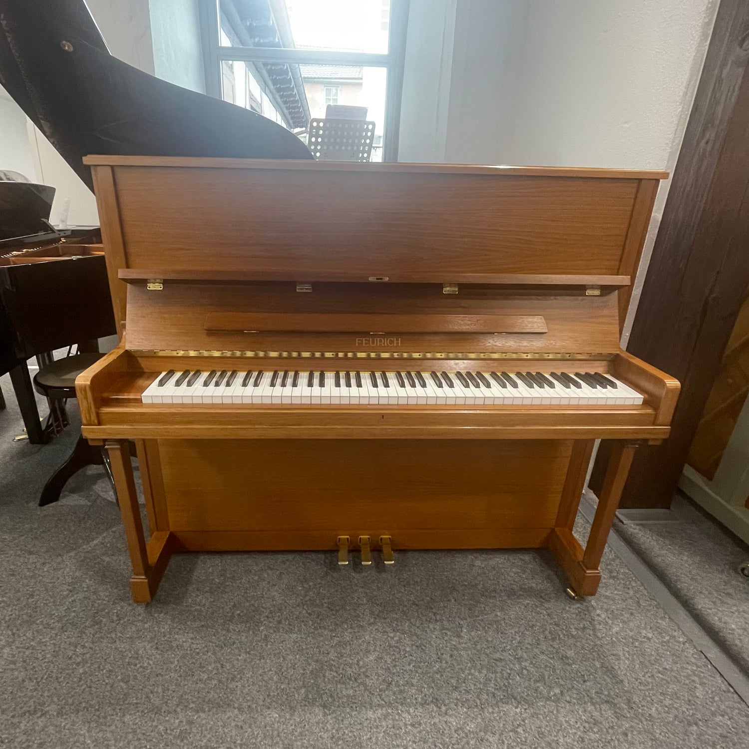 FEURICH Klavier F 128 Occasion Nussbaum Bj. 1995 sehr guter Zustand - Renner Mechanik (gebraucht)
