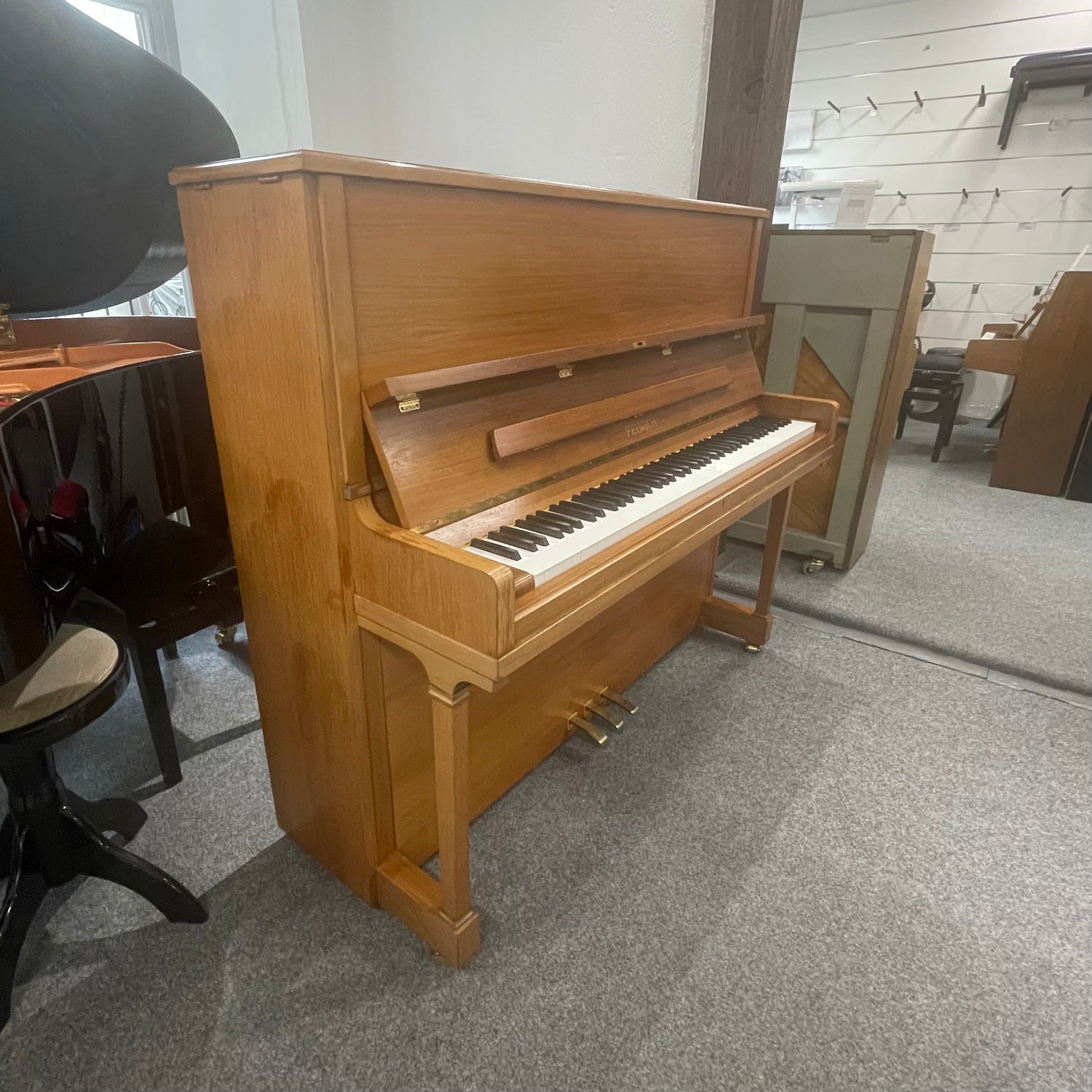 FEURICH Klavier F 128 Occasion Nussbaum Bj. 1995 sehr guter Zustand - Renner Mechanik (gebraucht)