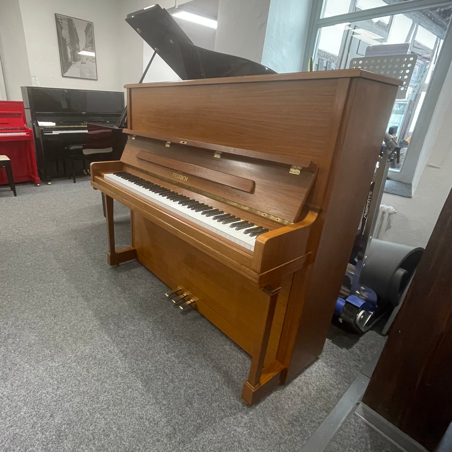 FEURICH Klavier F 128 Occasion Nussbaum Bj. 1995 sehr guter Zustand - Renner Mechanik (gebraucht)