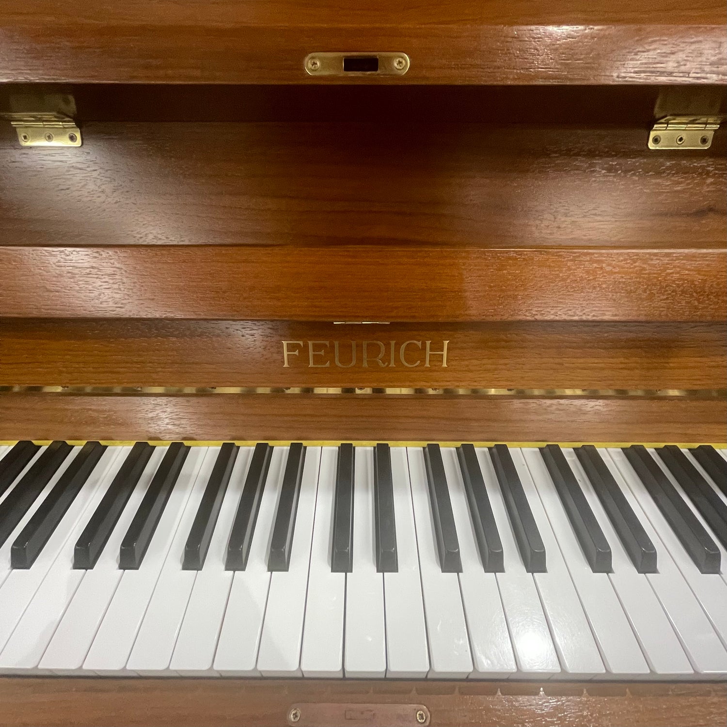 FEURICH Klavier F 128 Occasion Nussbaum Bj. 1995 sehr guter Zustand - Renner Mechanik (gebraucht)