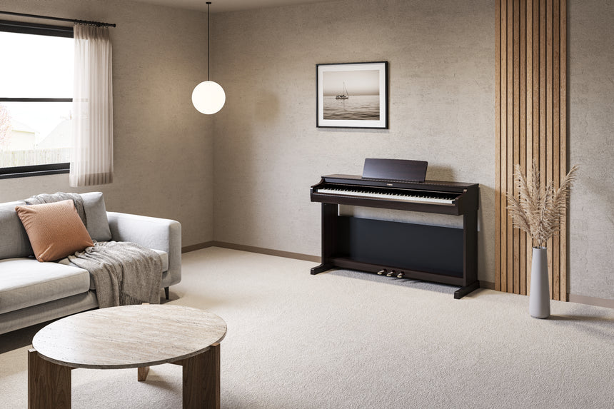Yamaha YDP-166 Rosenholz – im Wohnraum