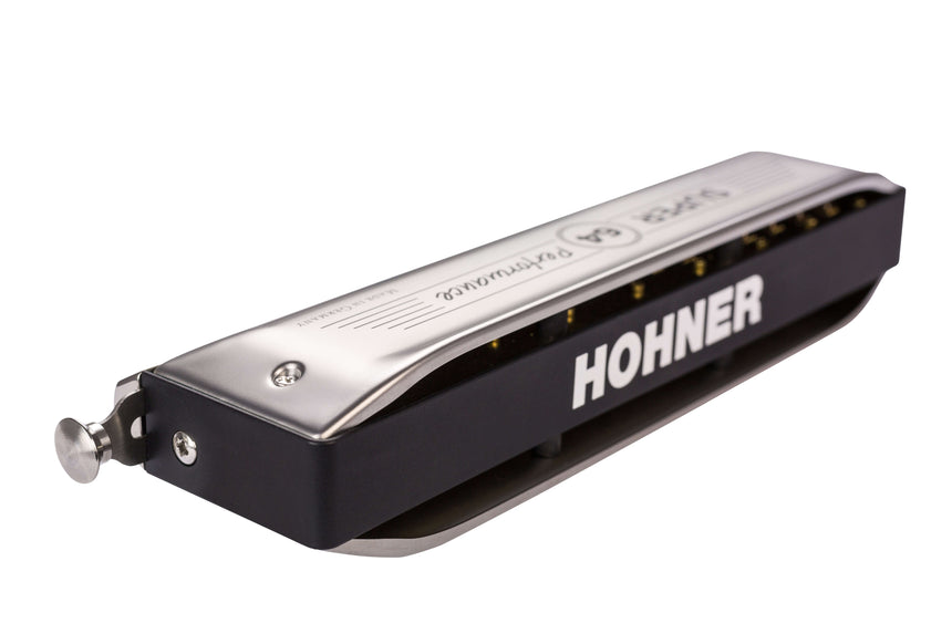 Hohner New Super 64 in C, capots en acier inoxydable et sommier noir – vue arrière de trois quarts