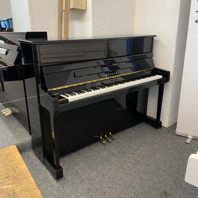 Yamaha V-118 Klavier Mod. Vienna Bj. 2000 - schwarz poliert (gebraucht) - Musik-Ebert Gmbh