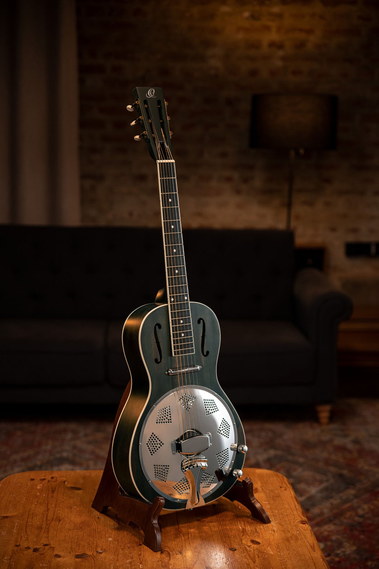ORTEGA Americana Series Resonatorgitarre 6 String - Distressed Denim Matte / Chrom HW - Musik-Ebert Gmbh