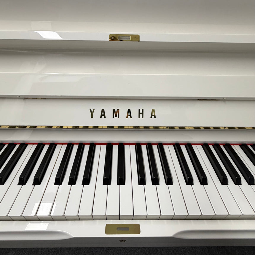 Yamaha U1 Klavier weiss poliert Bj. 1990 sehr guter Zustand (gebraucht) - Musik-Ebert Gmbh