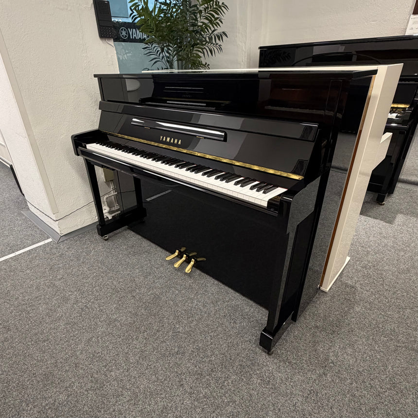 Yamaha Klavier B 2 SC2 Occasion – schwarz poliert, mit Silent-System, Bj. 2019, neuwertig (gebraucht)