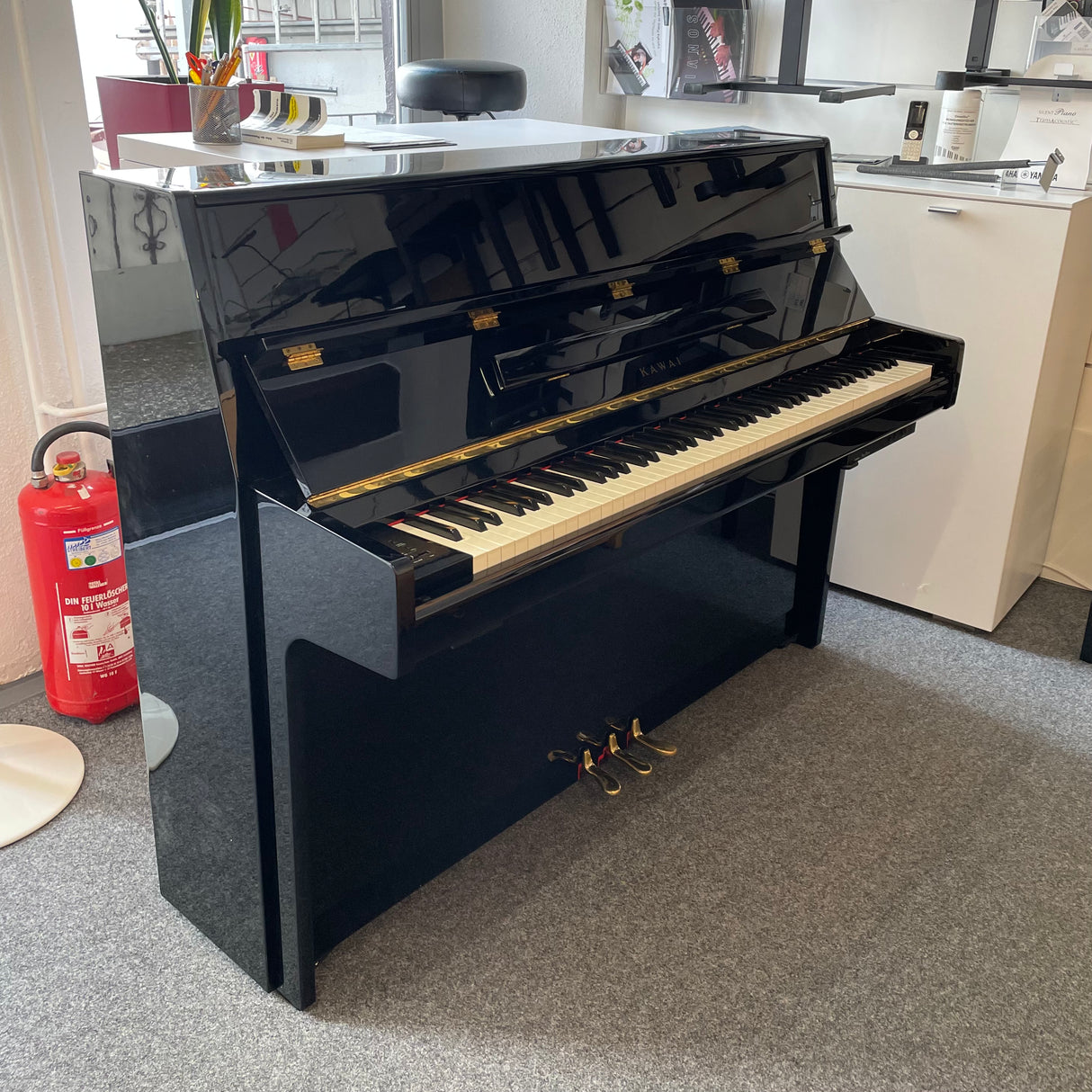 KAWAI Klavier K 150 AT Silent Anytime schwarz poliert Occasion Bj. 1996, original made in Japan, sehr guter Zustand (gebraucht) - Musik-Ebert Gmbh