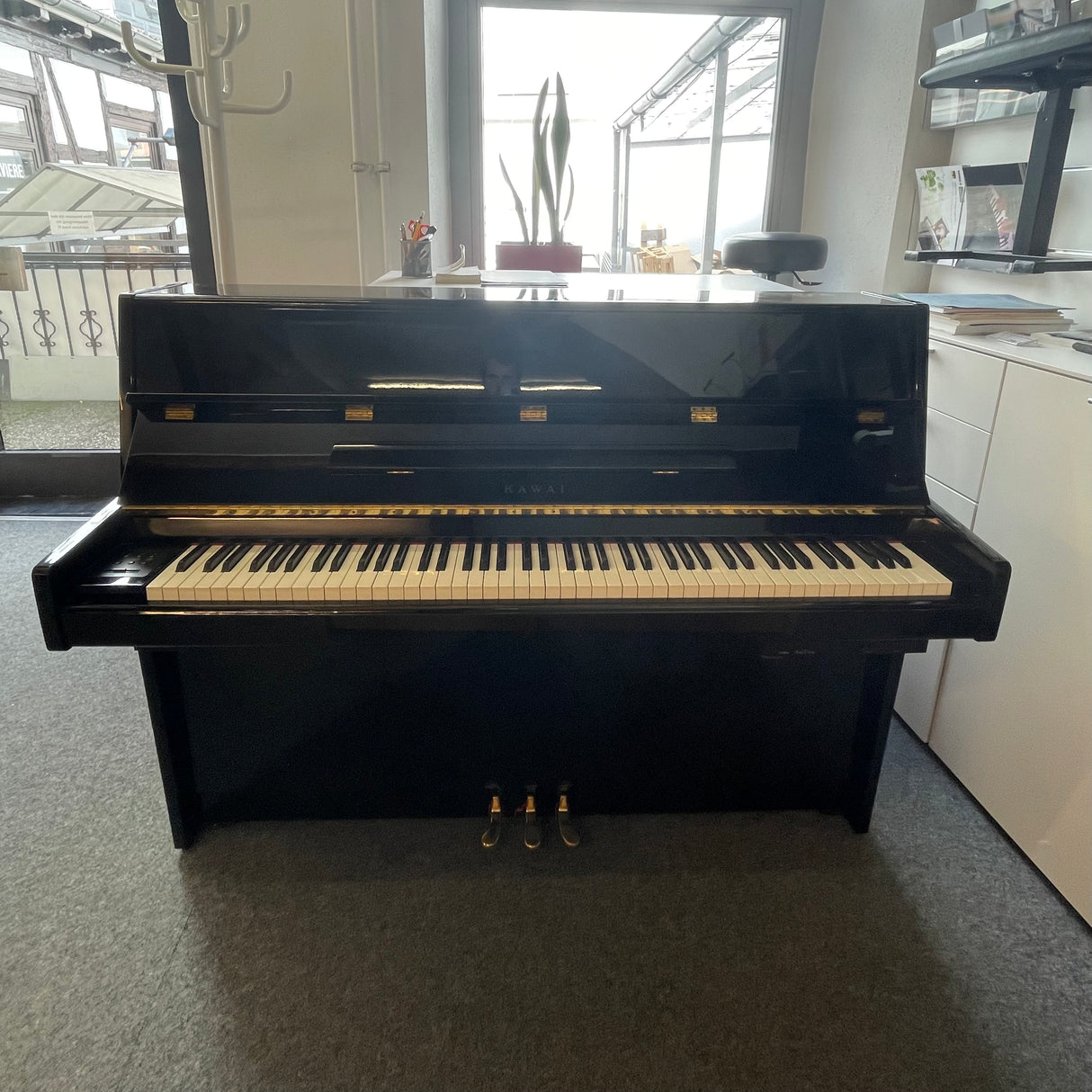 KAWAI Klavier K 150 AT Silent Anytime schwarz poliert Occasion Bj. 1996, original made in Japan, sehr guter Zustand (gebraucht) - Musik-Ebert Gmbh