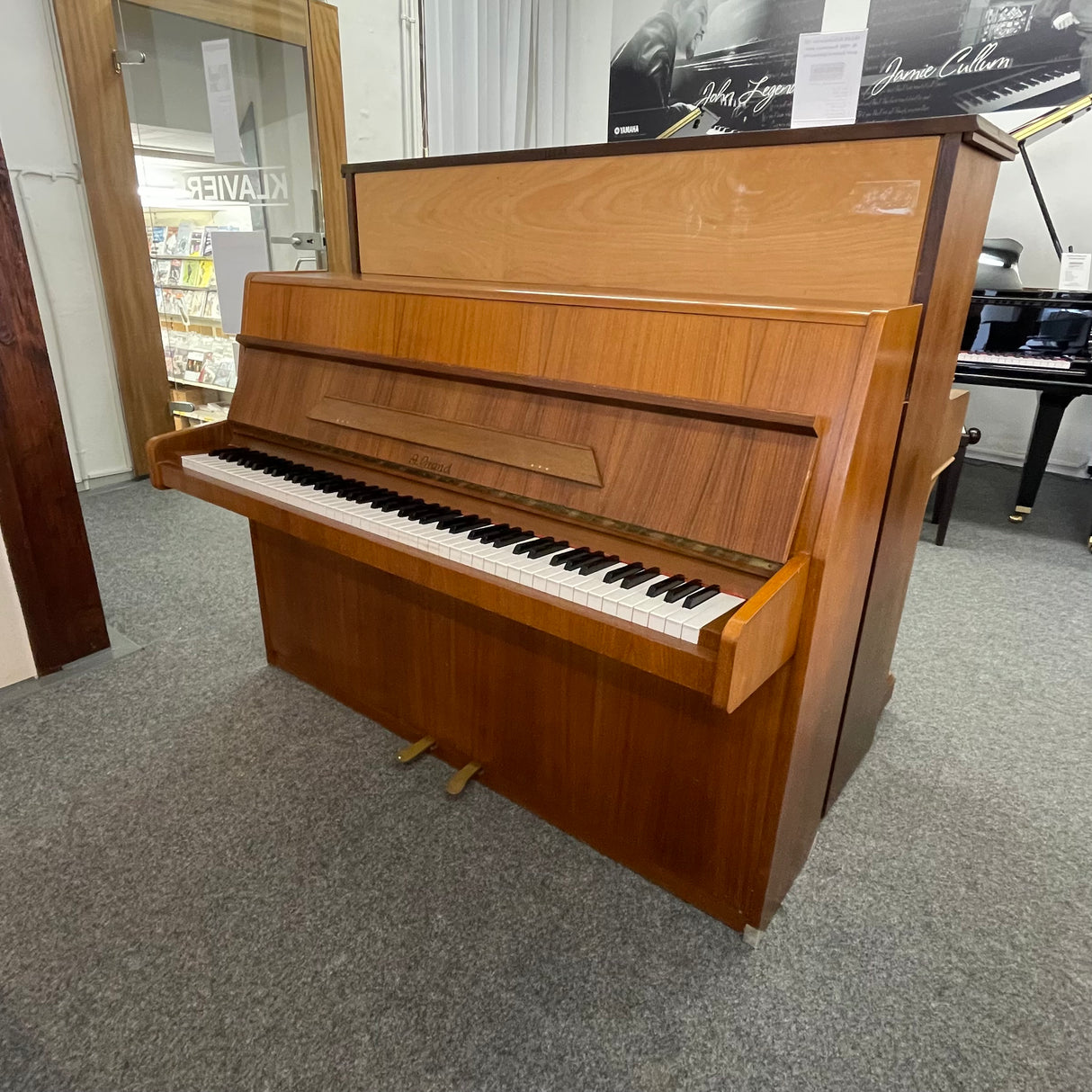 A. GRAND Klavier M 104 Occasion Nussbaum Bj. 1970 made in Germany (gebraucht) - Musik-Ebert Gmbh