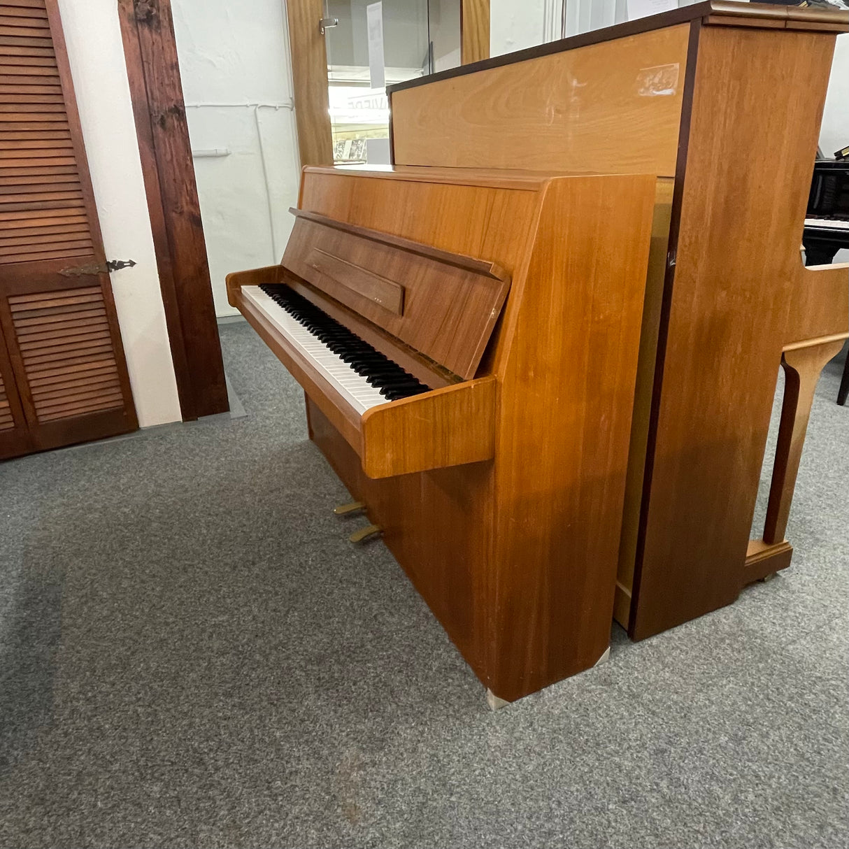 A. GRAND Klavier M 104 Occasion Nussbaum Bj. 1970 made in Germany (gebraucht) - Musik-Ebert Gmbh