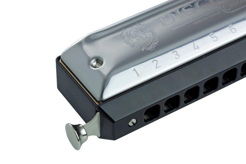 Harmonica chromatique Hohner Discovery 48 en do – détail du bouton de tirette et de l’embouchure
