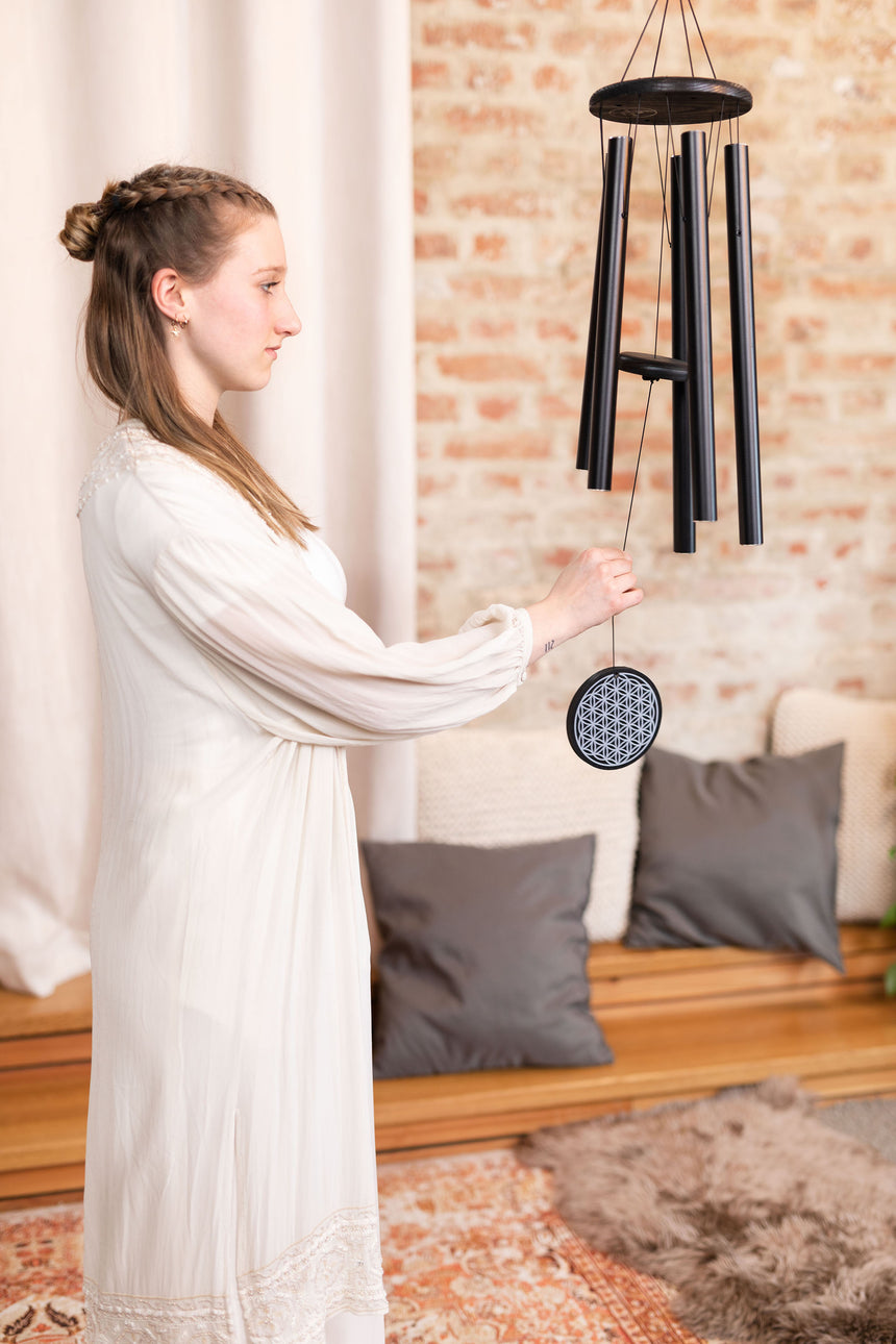 MEINL Sonic Energy FOLMC36BK black 90 cm Flower of Life chime – in-use view with pendant