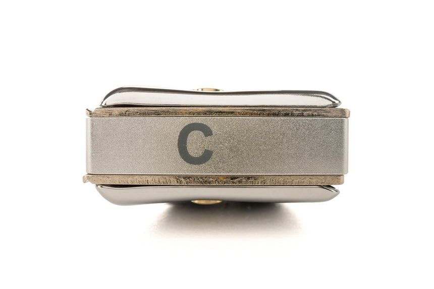Harmonica Hohner Meisterklasse MS en Do, chromé – vue de l’extrémité avec indication de tonalité Do