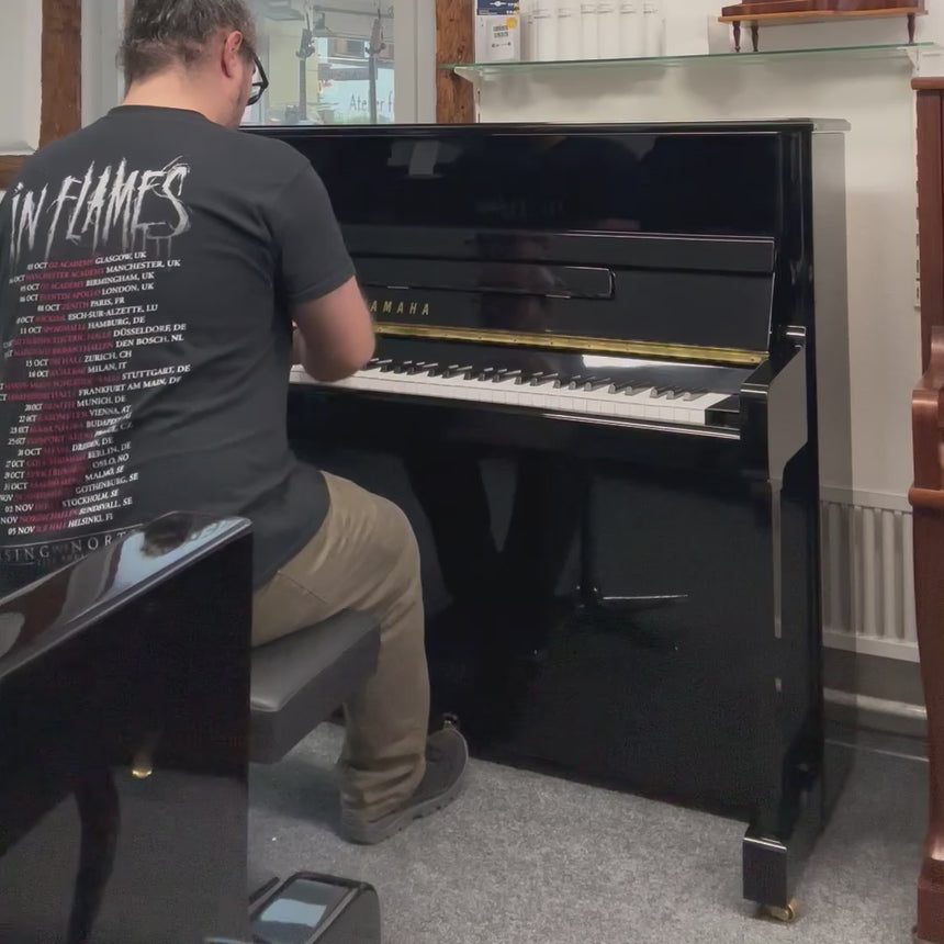 Yamaha P-121 upright piano - black polished (used)