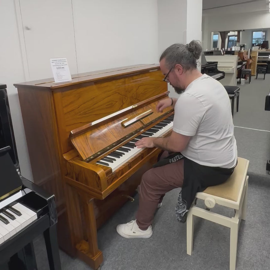 STEINWAY & SONS Klavier Mod. V-125 Wurzelnussbaum Occasion Bj. 1936 Generalüberholt (gebraucht)