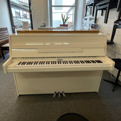 Kemble Klavier K-109 weiß poliert / Chrom Bj. 2018 (gebraucht) - Musik-Ebert Gmbh